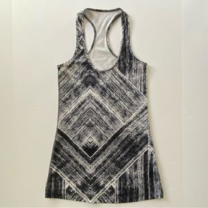 Lululemon Women's Racerback Tank Size 4 Heatwave Black White Geometric EUC